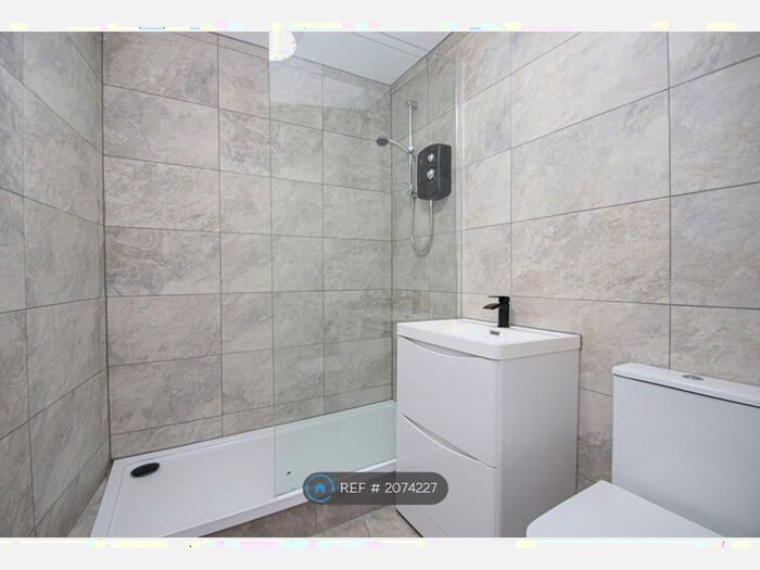 3 Bedroom Flat To Rent In Ingram Street, Glasgow, G1