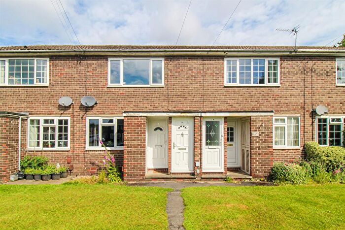 1 Bedroom Flat For Sale In Whitegates Close, Wrenthorpe, Wakefield, WF1