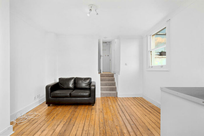 1 Bedroom Flat To Rent In Bedford Hill, SW12
