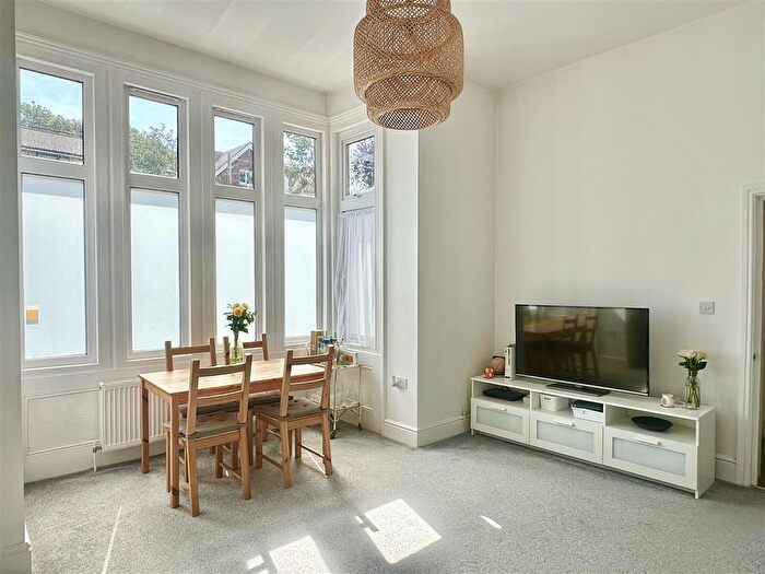 1 Bedroom Flat For Sale In Chapel Park Road, St Leonards-On-Sea, TN37