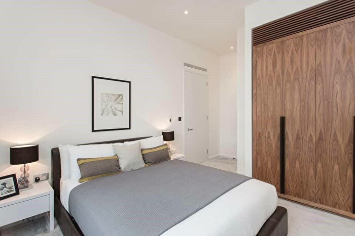 2 Bedroom Flat For Sale In Embassy Gardens, SW11