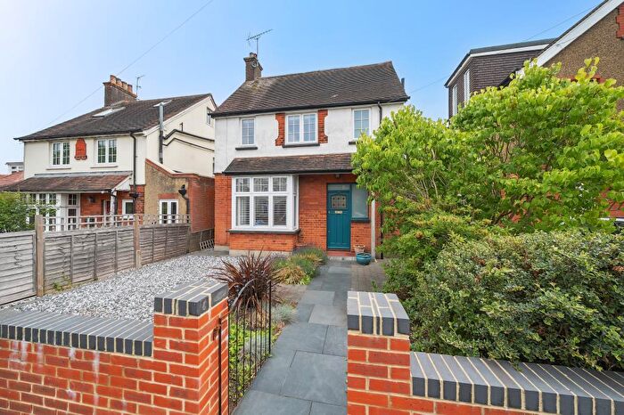 3 Bedroom Detached House To Rent In Wentworth Road, Barnet, EN5