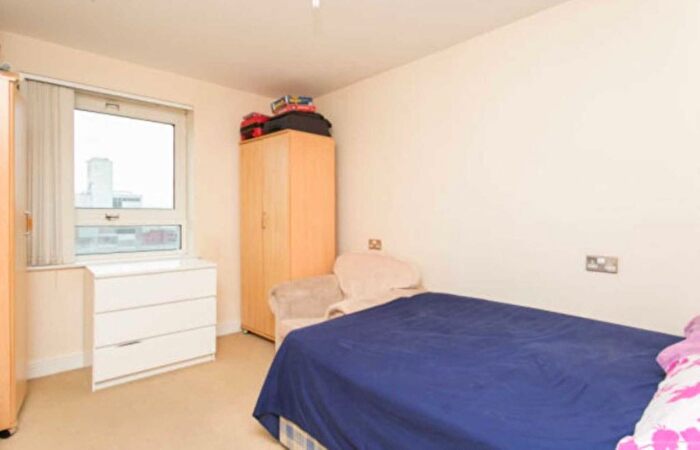 1 Bedroom Flat For Sale In Hainault Street, Ilford, IG1
