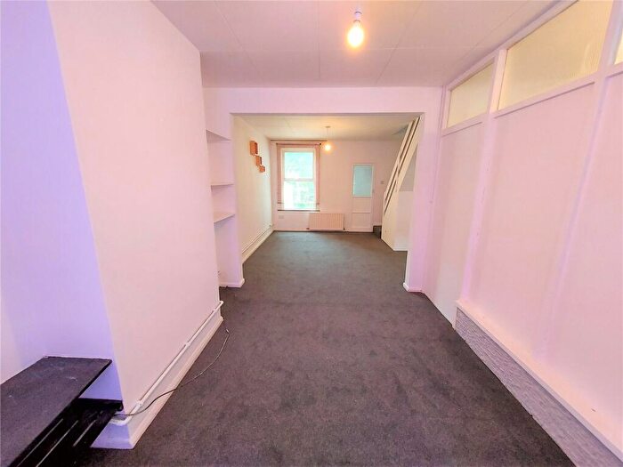 Terraced House To Rent In Suffolk Road, Gravesend, Kent, DA12