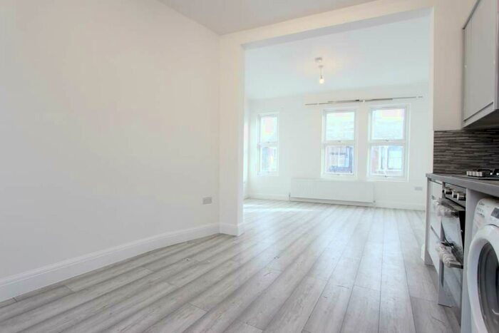 2 Bedroom Apartment To Rent In Barrett's Grove, London, N16