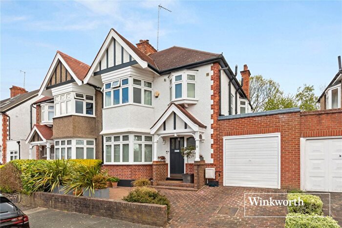 4 Bedroom Semi Detached House For Sale In Claremont Park, Finchley, London, N3