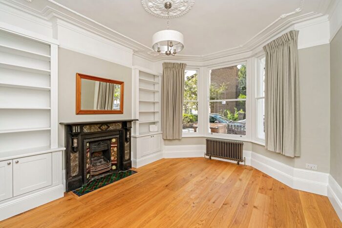 2 Bedroom Flat To Rent In Macroom Road, London, W9