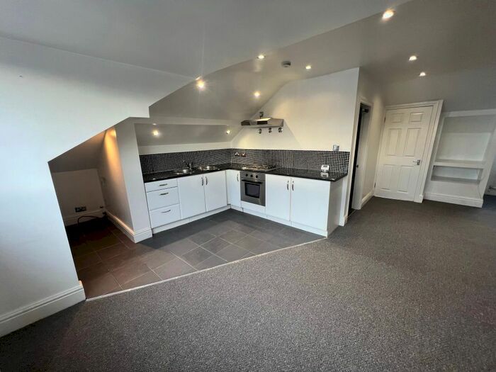 1 Bedroom Flat To Rent In Selsdon Road, South Croydon, CR2