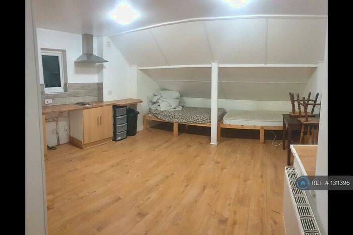 Studio To Rent In Bobbers Mill Road, Nottingham, NG7