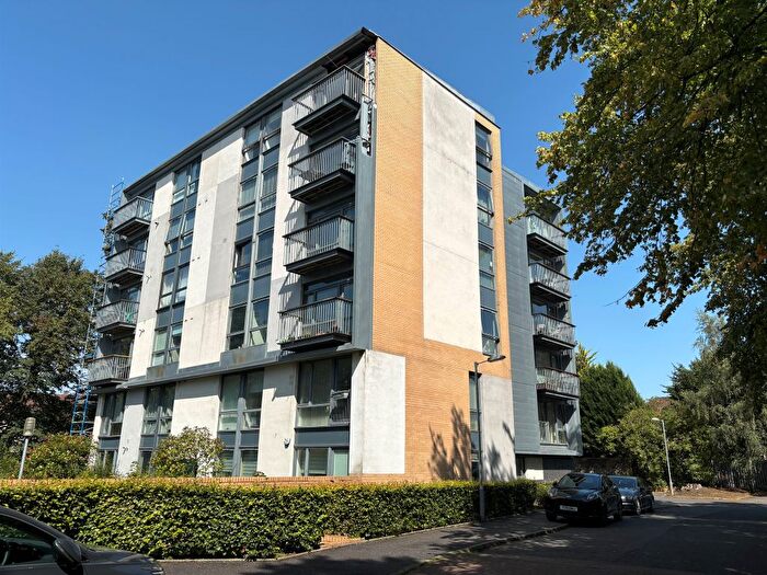 2 Bedroom Flat For Sale In Brabloch Park, Paisley, PA3