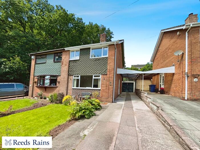 3 Bedroom Semi-Detached House To Rent In Cambridge Drive, Newcastle, Staffordshire, ST5