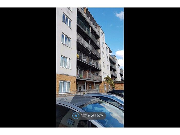 2 Bedroom Flat To Rent In Primrose Place, Isleworth, TW7