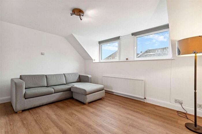 1 Bedroom Flat To Rent In Ruston Mews, London, W11