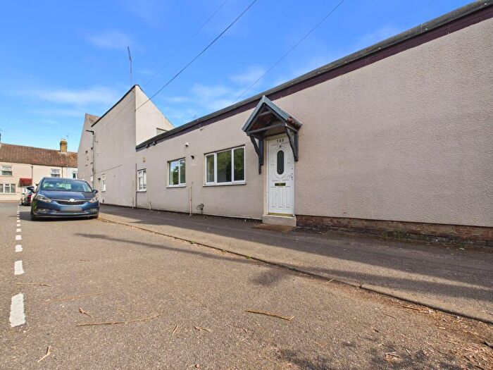 3 Bedroom Semi-Detached Bungalow For Sale In Star Road, Peterborough, PE1