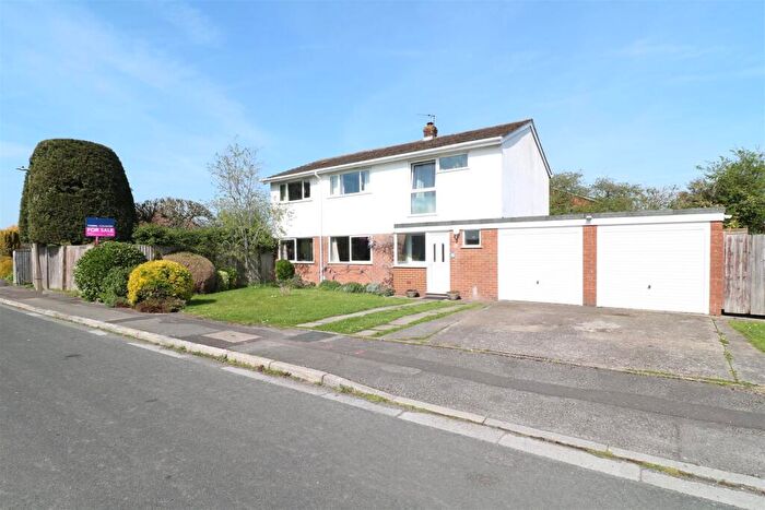4 Bedroom Detached House For Sale In Broadley Park, North Bradley, BA14
