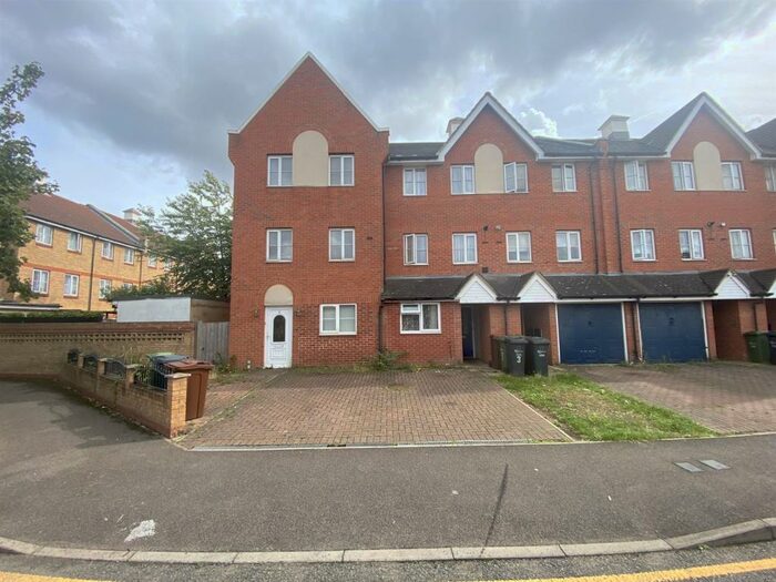 4 Bedroom House To Rent In Goodey Road, Barking, IG11