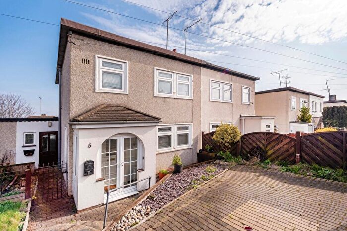3 Bedroom Semi Detached House For Sale In Halstead Road, Erith, DA8