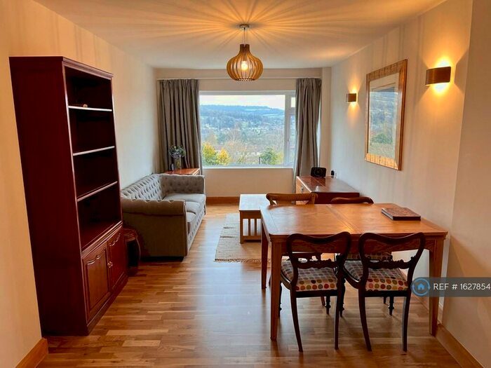 2 Bedroom Flat To Rent In Orchard Lodge, Bath, BA2