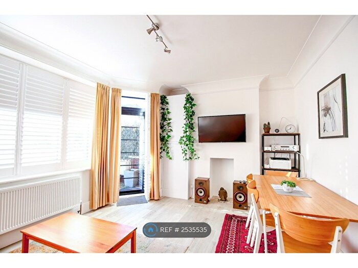 2 Bedroom Flat To Rent In Brittany Court, Hove, BN3