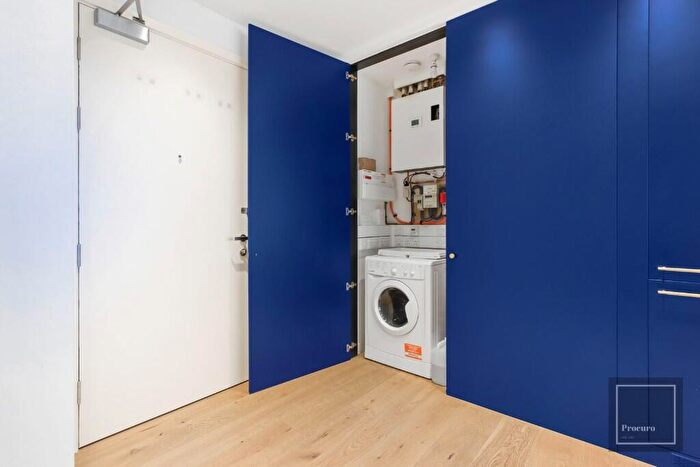 Studio For Sale In Goodluck Hope Walk, London, E14