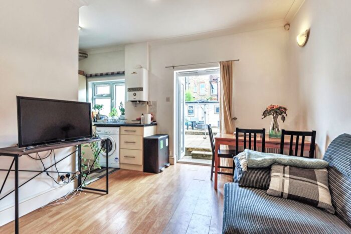 3 Bedroom Detached House To Rent In Totterdown Street, Tooting, London, SW17