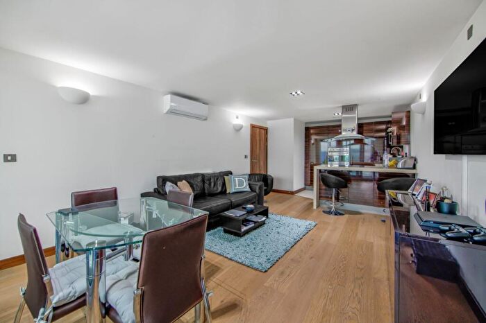 1 Bedroom Flat To Rent In Bridges Court Road, London, SW11