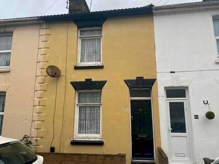 3 Bedroom Property To Rent In Dawes Street, Gillingham, ME7