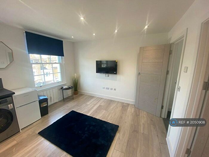 1 Bedroom Flat To Rent In Parrock Street, Gravesend, DA12