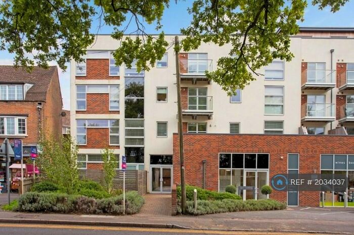 3 Bedroom Maisonette To Rent In The Parliament, Amersham, HP6