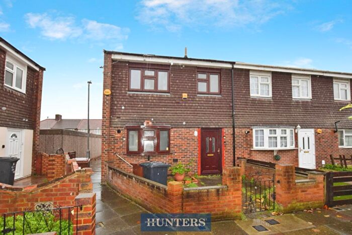 3 Bedroom End Of Terrace House For Sale In Claridge Road, Dagenham, RM8