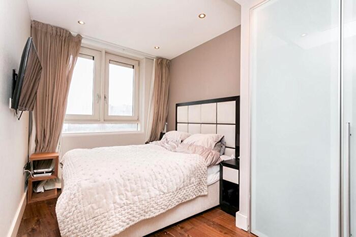 1 Bedroom Flat For Sale In Praed Street, London, W2