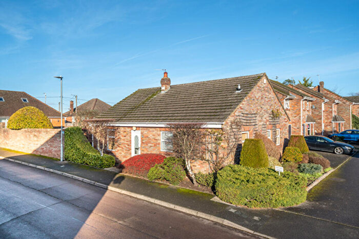 2 Bedroom Apartment For Sale In Lakeside, Tring, HP23