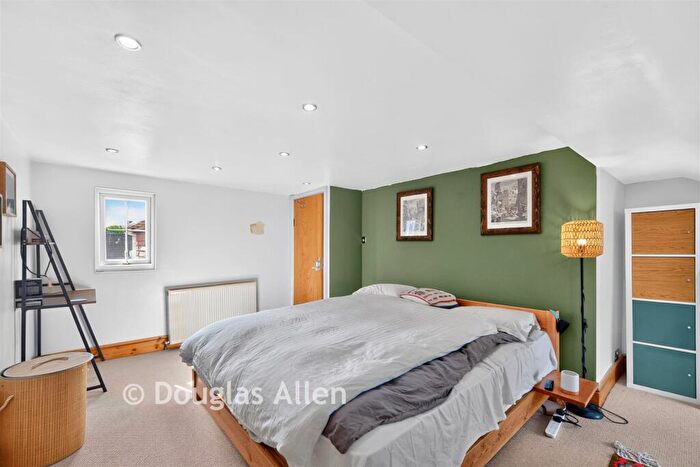 5 Bedroom Terraced House For Sale In Glenthorne Road, Walthamstow, E17