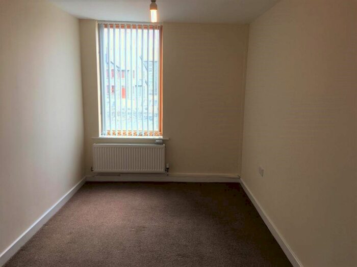 2 Bedroom Flat To Rent In Stanley Crescent, Holyhead, LL65