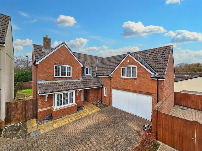 4 Bedroom Detached House To Rent In Hazel Brook Gardens, Bristol, BS10