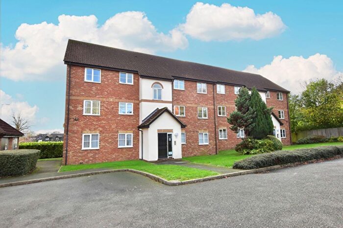2 Bedroom Flat For Sale In Harlech Road, Abbots Langley, WD5