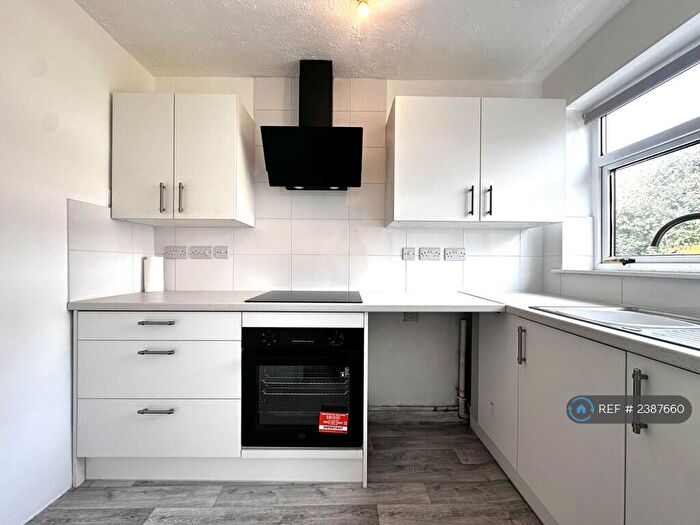 2 Bedroom Maisonette To Rent In Vicarage Close, Birmingham, B42