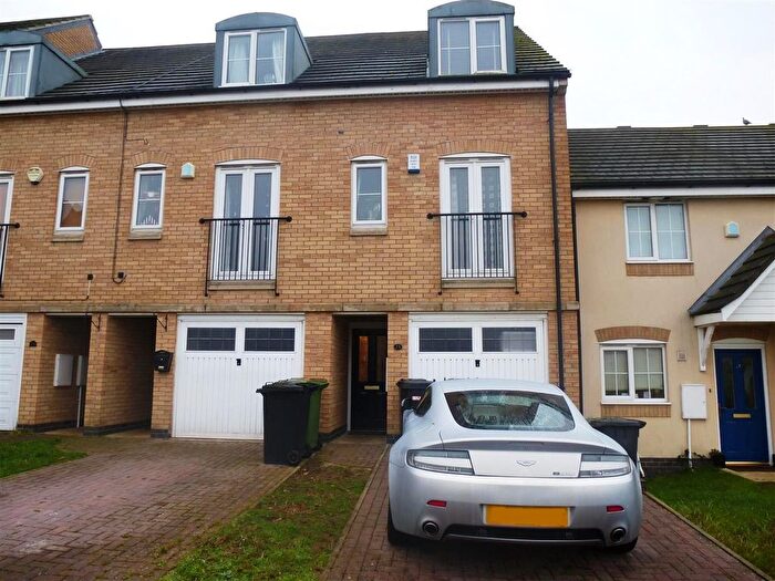 3 Bedroom Town House To Rent In Beaumont Way, Hampton Hargate, Peterborough, PE7