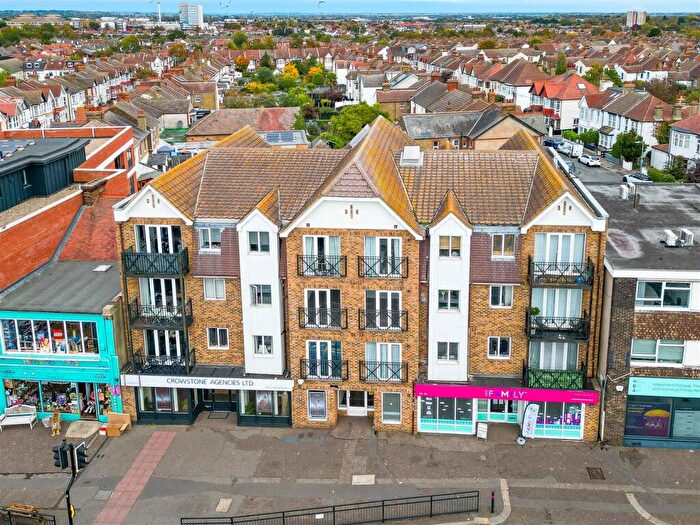 1 Bedroom Apartment For Sale In London Road, Westcliff-On-Sea, SS0