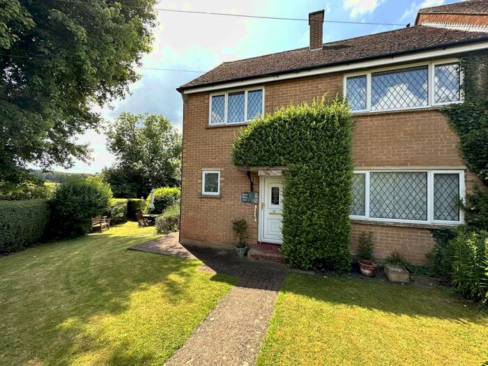 3 Bedroom Semi-Detached House For Sale In Oxhey Rise, Wigginton, OX15