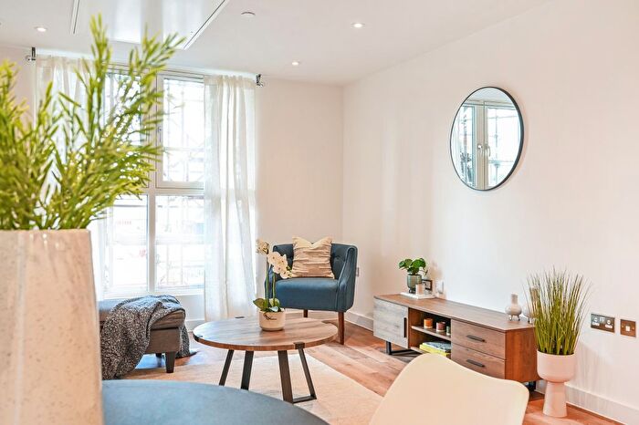 1 Bedroom Flat For Sale In The Orchids, Winchester, Hampshire, SO23