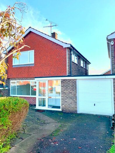 3 Bedroom Detached House To Rent In Hillside Road, Nottingham, NG9