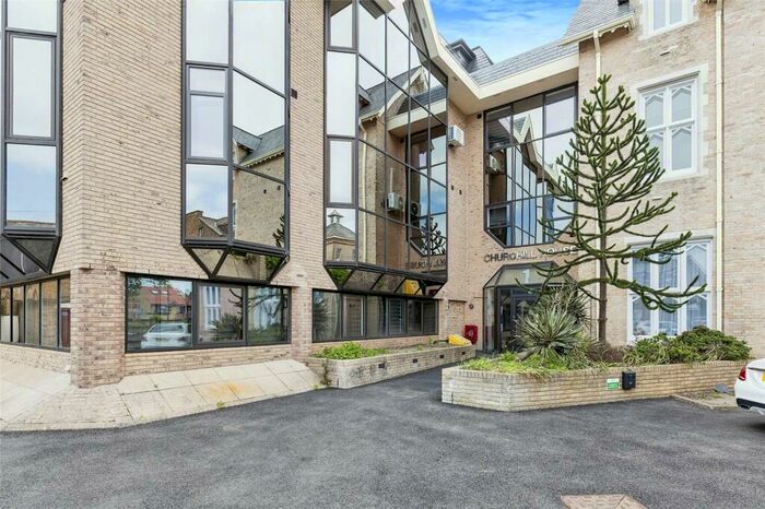 2 Bedroom Flat For Sale In London Road, Slough, Berkshire, SL3