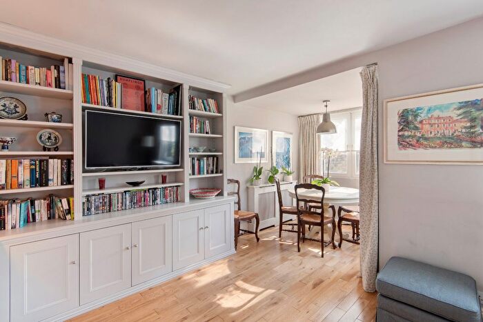 3 Bedroom Flat For Sale In Fulham Road, Chelsea, SW10