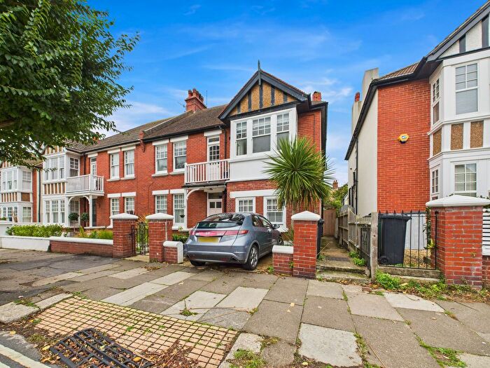3 Bedroom Flat To Rent In Langdale Gardens, Hove, BN3