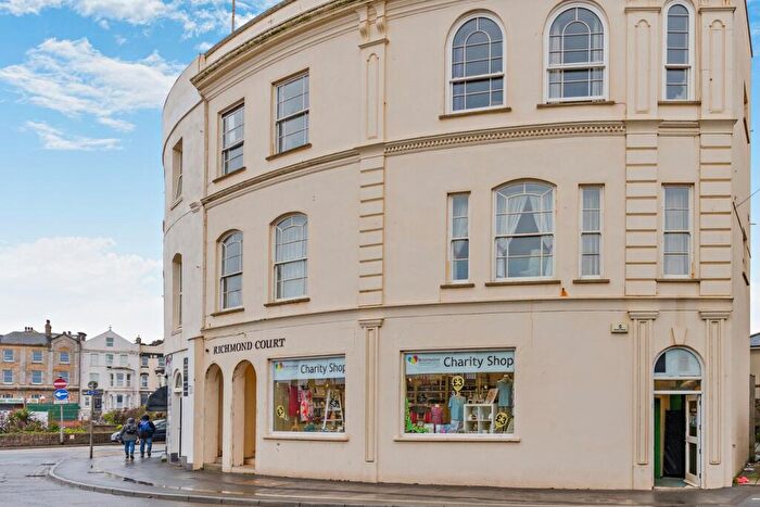 2 Bedroom Flat For Sale In Richmond Place, Dawlish, EX7