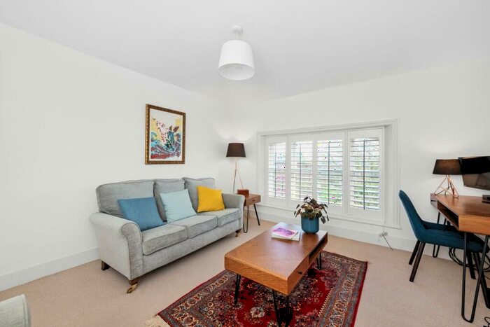 1 Bedroom Apartment For Sale In Rosendale Road, Dulwich, SE21