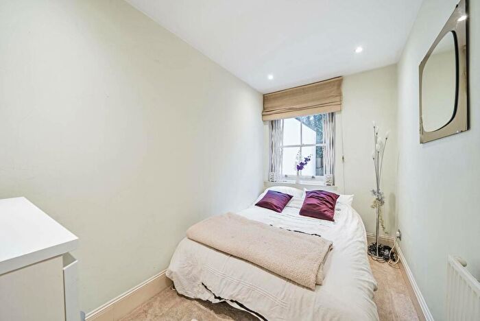 2 Bedroom Flat To Rent In Greencroft Gardens, South Hampstead, London, NW6