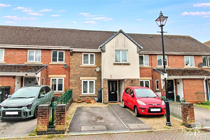 3 Bedroom Terraced House For Sale In The Oaks, Newbury, Berkshire, RG14