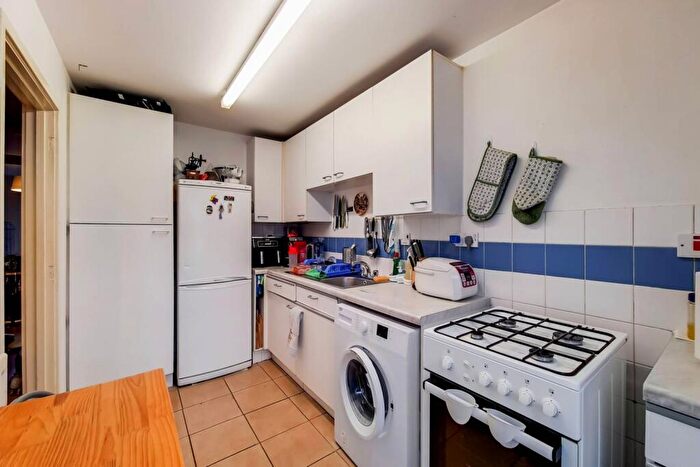 2 Bedroom House For Sale In Southampton Way, Peckham, London, SE5